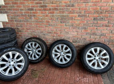18" Landrover Evoque Alloys with Pirelli Scorpion Tires