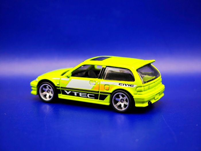 Hot Wheels Honda Civic EF with custom wheels.