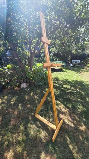 Easel