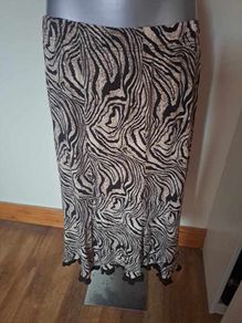 Maxim calf length skirt size UK18 EU46 Postage included