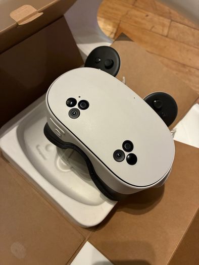 Metaquest 3s VR headset and controllers