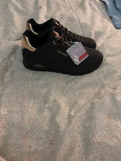 Skechers Women's Uno Lace Trainer size 5,5