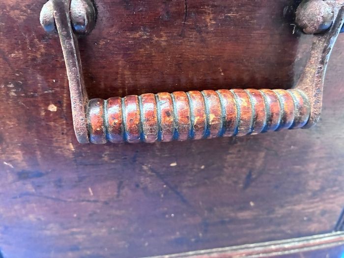 Singer sewing machine with case