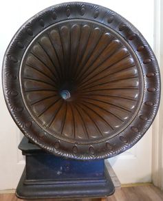 Antique  Original Graphophone Wind Up Gramophone ,Original Horn doesn't work