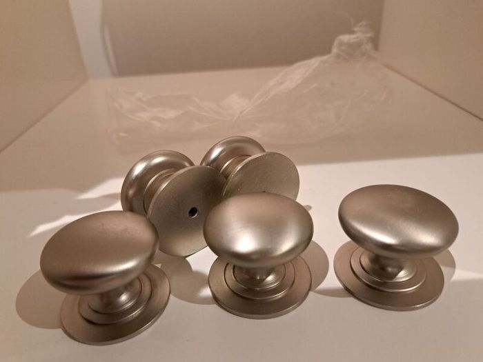 knobs