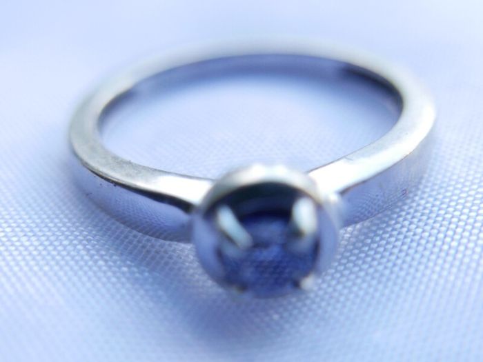Vintage 9ct White Gold 375 & Blue Sapphire Stacker Ring 2,78g size N
