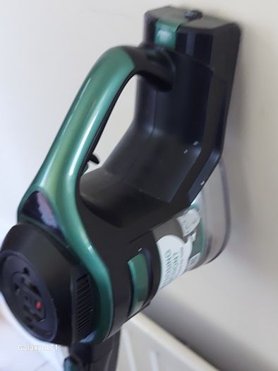 Salter Cordless Vacuum Cleaner, Multisurface motorixed Floor Brush, Model SAL0046V2FTE, with charger, in excellent condition