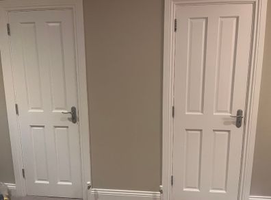 Description 2x  Internal doors hinges and handles  White  26 inches