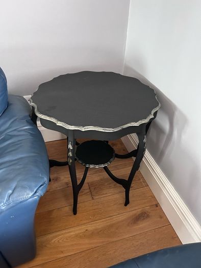 Entrance table