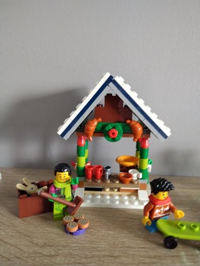 LEGO Winter Village Accessories and Mini Figures Bundle 1