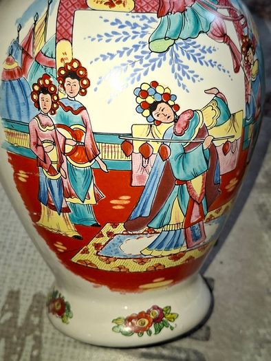 Hand-Painted Vintage Oriental Ceramic Flower Vase Urn Postage Available or Collection