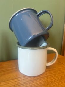 Set of enamel cups