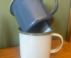 Set of enamel cups