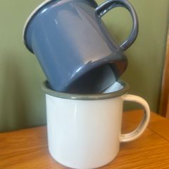 Set of enamel cups