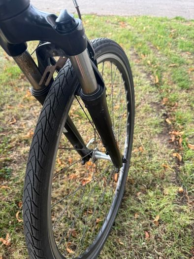 Cube Hybrid Bike 28" 700x35C Shimano Mudguards Lock