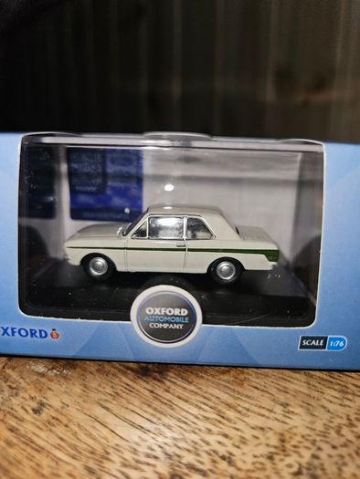 Oxford Diecast Ford Cortina mk2 1.76 Scale