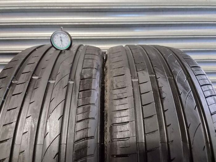 225/35R20 (Matching Pair)