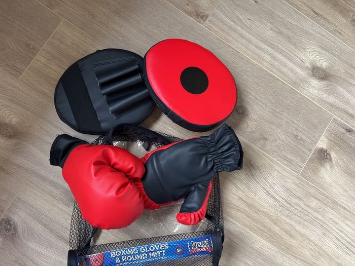 Kids Boxing Gloves & Mitt Set (5+) Like New