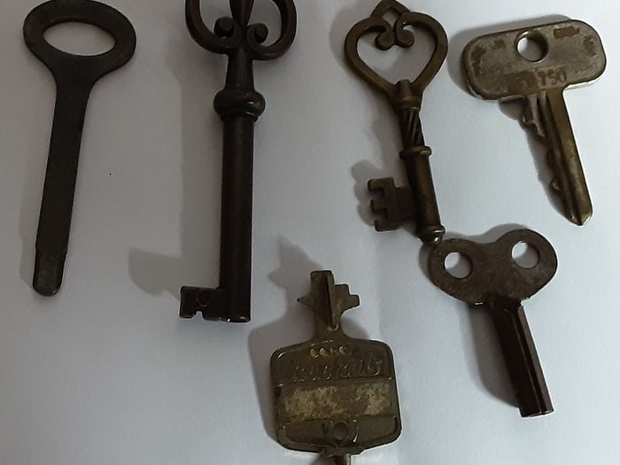 vintage collectable lot of key's,AC