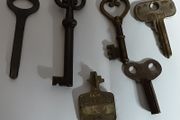 vintage collectable lot of key's,AC