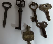 vintage collectable lot of key's,AC