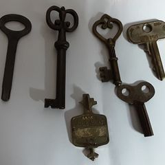 vintage collectable lot of key's,AC