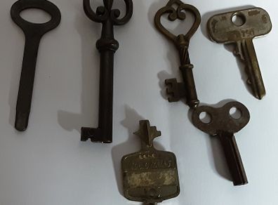 vintage collectable lot of key's,AC