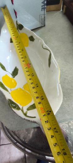 Cavalier Silver Plated on Brass Made in Englan       Silver Plated Pierced Gallery Serving Platter Tray. in very good condition. 85.00 euro.vintage Ovel leaf-shaped ceramic Fruit bowl featuring a lemon pattern . 25.00 euro.