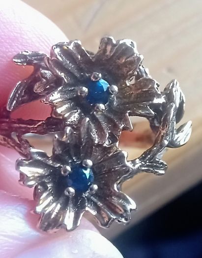 9ct gold sapphire ring size M