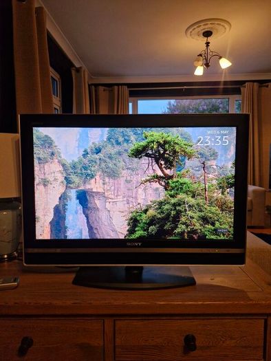 32 inch Sony Bravia [Has HDMI ports but not a Smart TV]