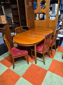 mcintosh table 4 chairs