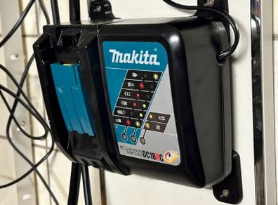 Makita Charger Mount Makita DC18RC