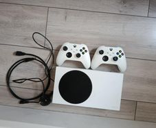 512GB Xbox Series S + 2 Official Controllers