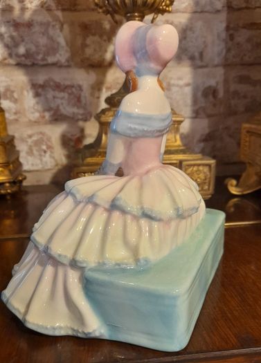 Royal Doulton figurine "Day dreams"