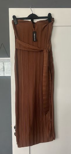 Pretty Little Thing midi dress. New. Fit size 10.