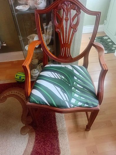 Dining Room Table and Chairs
