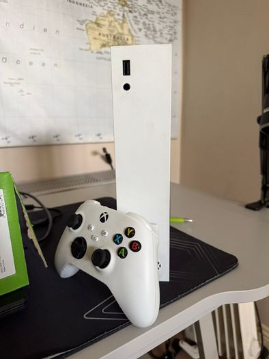 Xbox series s for sale 512 gb ss used but still in perfect condition