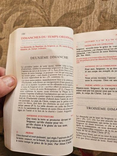 Missel Du Dimanche. French Sunday Missal.  In Good Condition.  See Photos For Same.