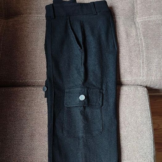 QUIZ Black Cuffed Cargo pants, size 8