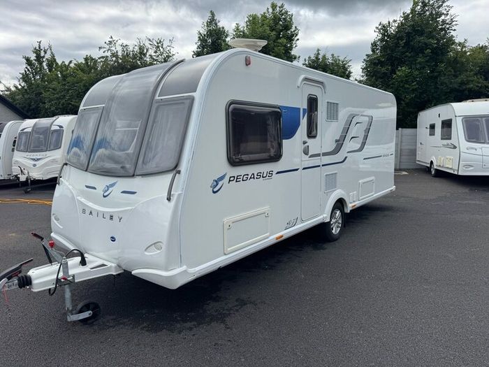 2017 Bailey Pegasus Brindisi - fixed Island - Bed