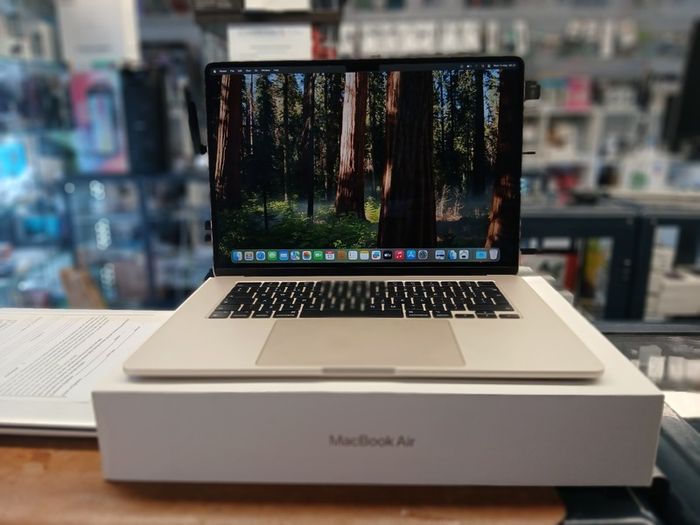 MacBook Air 15,/ M3 2024 (8-CPU 10-GPU)/16GB Ram/256GB SSD Battery health 100%