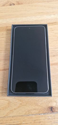 Samsung S25 Silver 128gb + Mag safe case