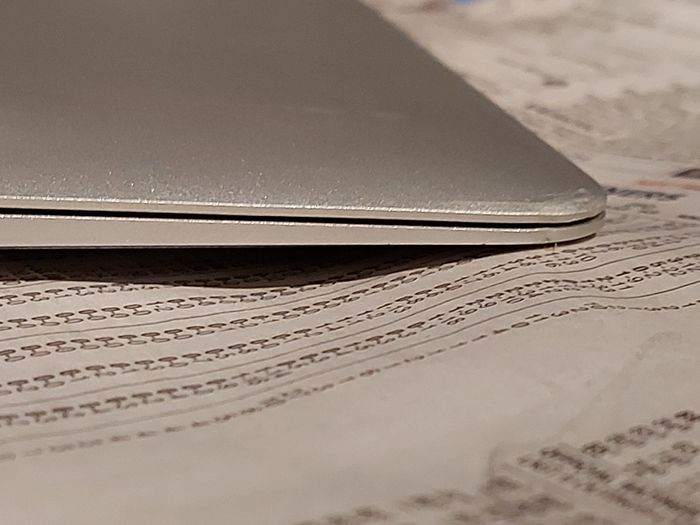 Apple MacBook Air 13 inch, Model A1369,  i5,  1,7GHz, no Ram, needs Ram, excellent cosmetic condition