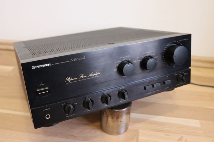 Pioneer amplifier and speakers