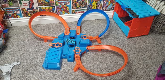 Hotwheels tracks and accessories