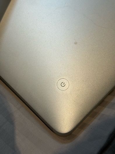 Apple iMac 21.5 inch Late 2009 - needs hard drive/OS - spares/repair