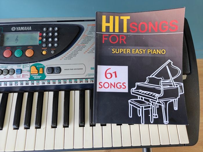 Yamaha keyboard PSR -240