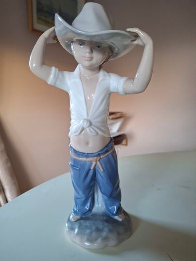 Porcelain - Nao  / Lladro Figurines X 2