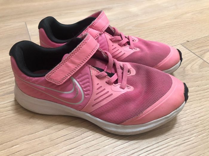 pink nike runners UK1.5
