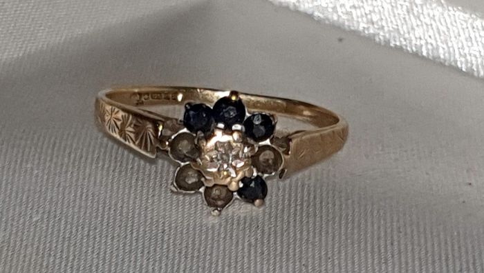 Vintage 9ct Gold Sapphire & Diamond Ring 1.50g (Scrap or Repair)